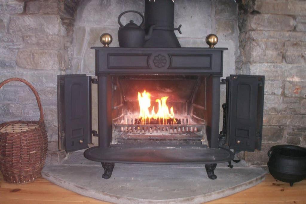 Red Stonecutters Cottage, Doolin Carrowauff Экстерьер фото