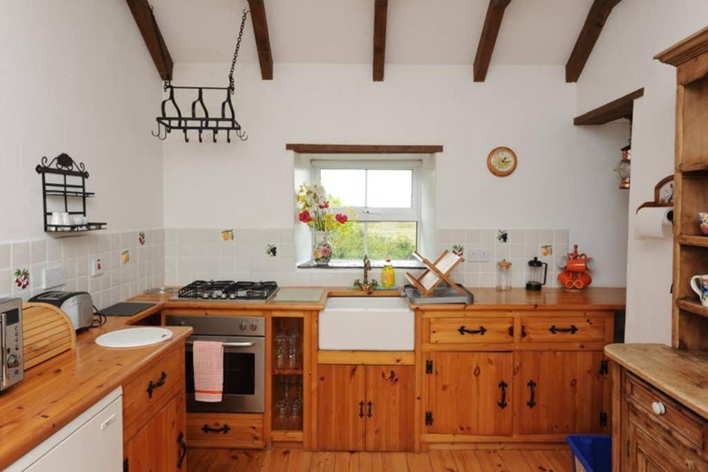 Red Stonecutters Cottage, Doolin Carrowauff Экстерьер фото